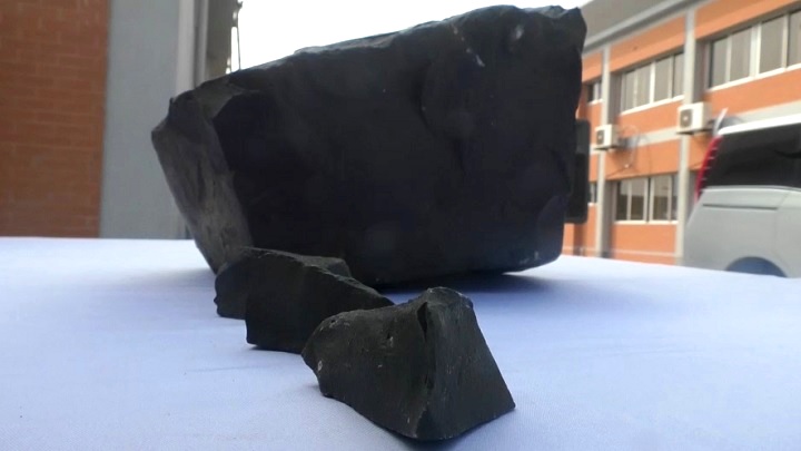 ময়মনসিংহে ৩৬ কেজি ওজনের কষ্টি পাথর উদ্ধার