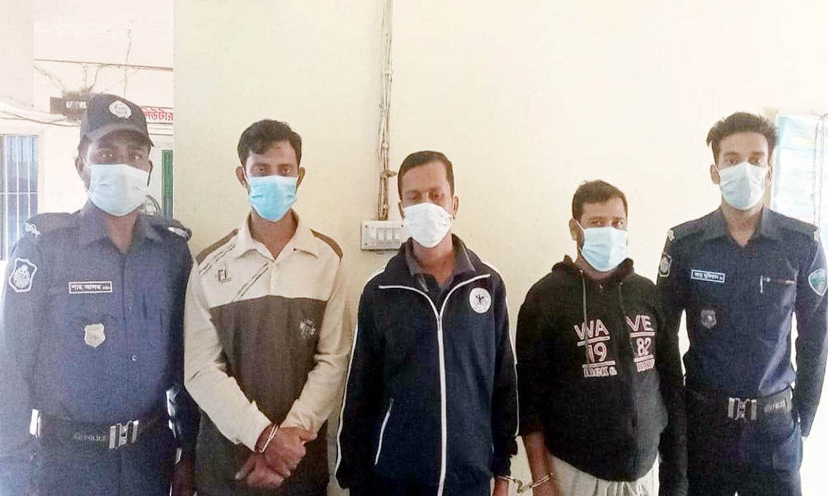 নোয়াখালীতে বিকাশ প্রতারক চক্রের তিন সদস্য গ্রেফতার