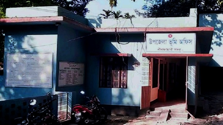 নীলফামারীতে ভূমি অফিসের টাকা চুরির ঘটনায় নৈশ প্রহরী আটক
