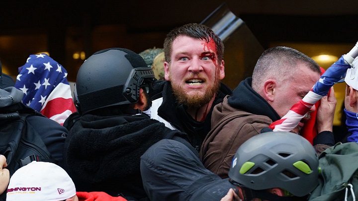 নিরাপত্তার মধ্যেও যুক্তরাষ্ট্রে চলছে ট্রাম্প সমর্থকদের বিক্ষোভ