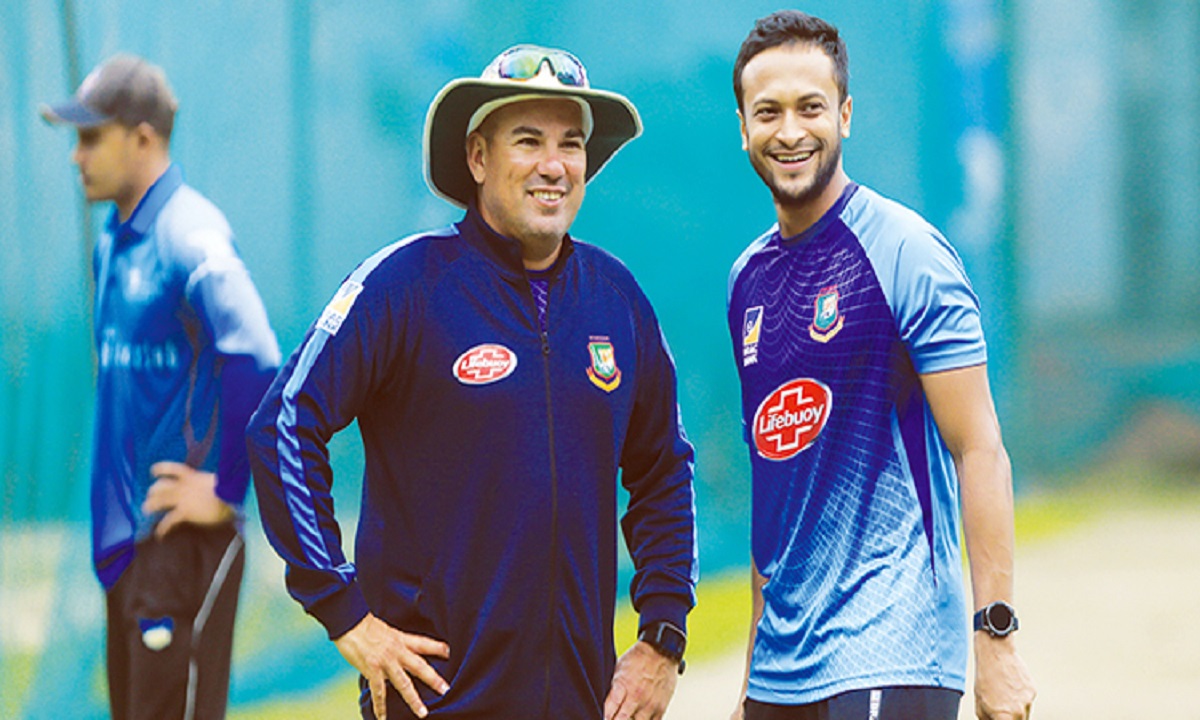 সাকিবের উপর চাপ কমাতে চায় কোচ ডোমিঙ্গো