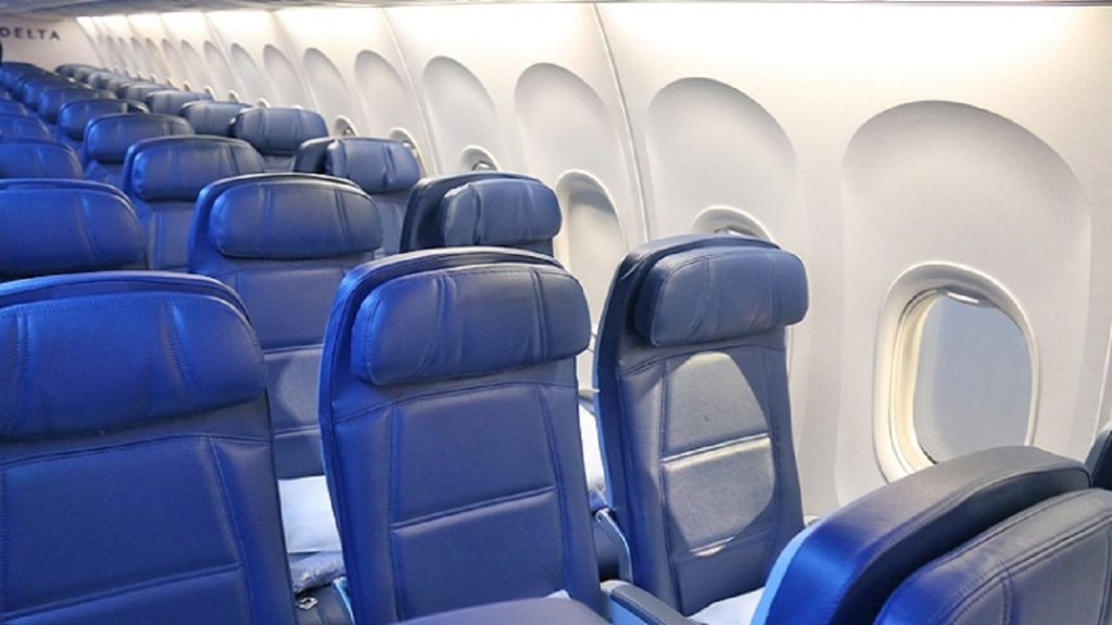 করোনার ভয়ে বিমানের সব টিকিট একাই কিনে নিলেন তিনি!