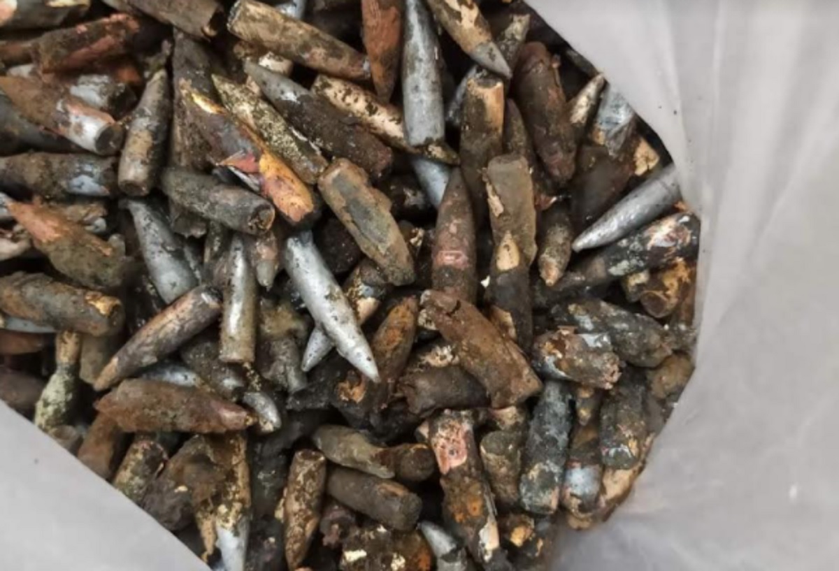 আখাউড়া রেলওয়ে কলোনিতে মাটি খুঁড়ে মিললো বিপুল পরিমাণ বুলেট