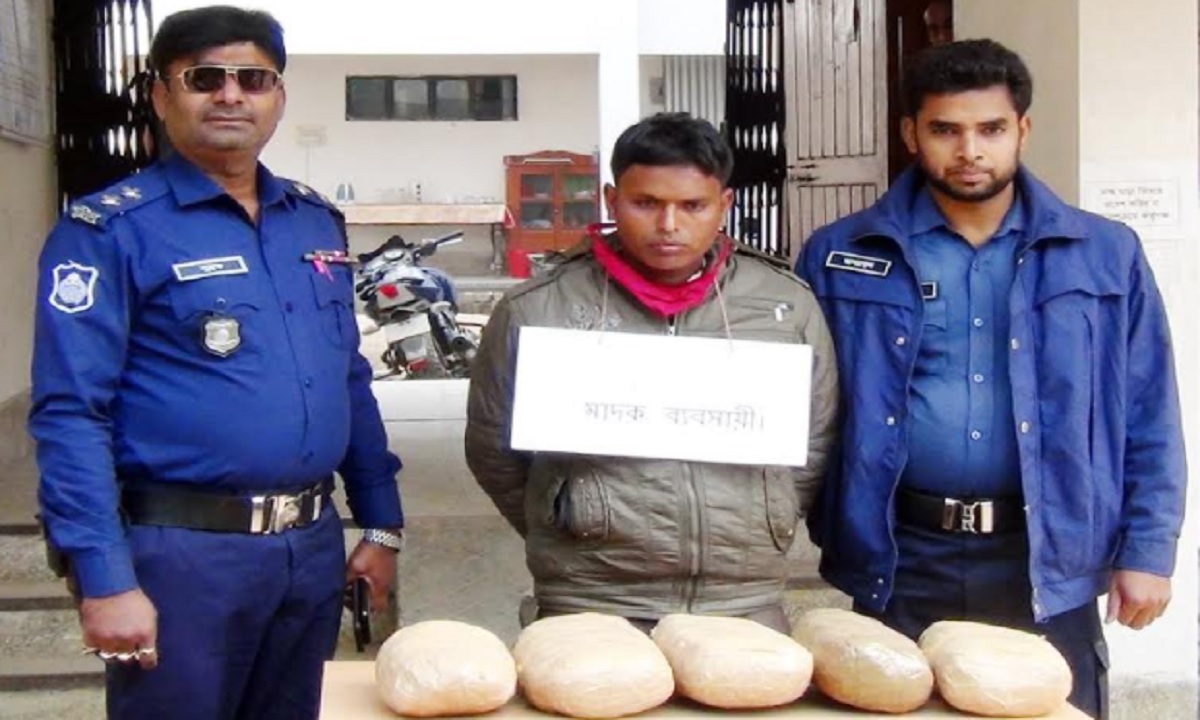 মহেশপুরে গাঁজাসহ মাদক ব্যবসায়ী আটক