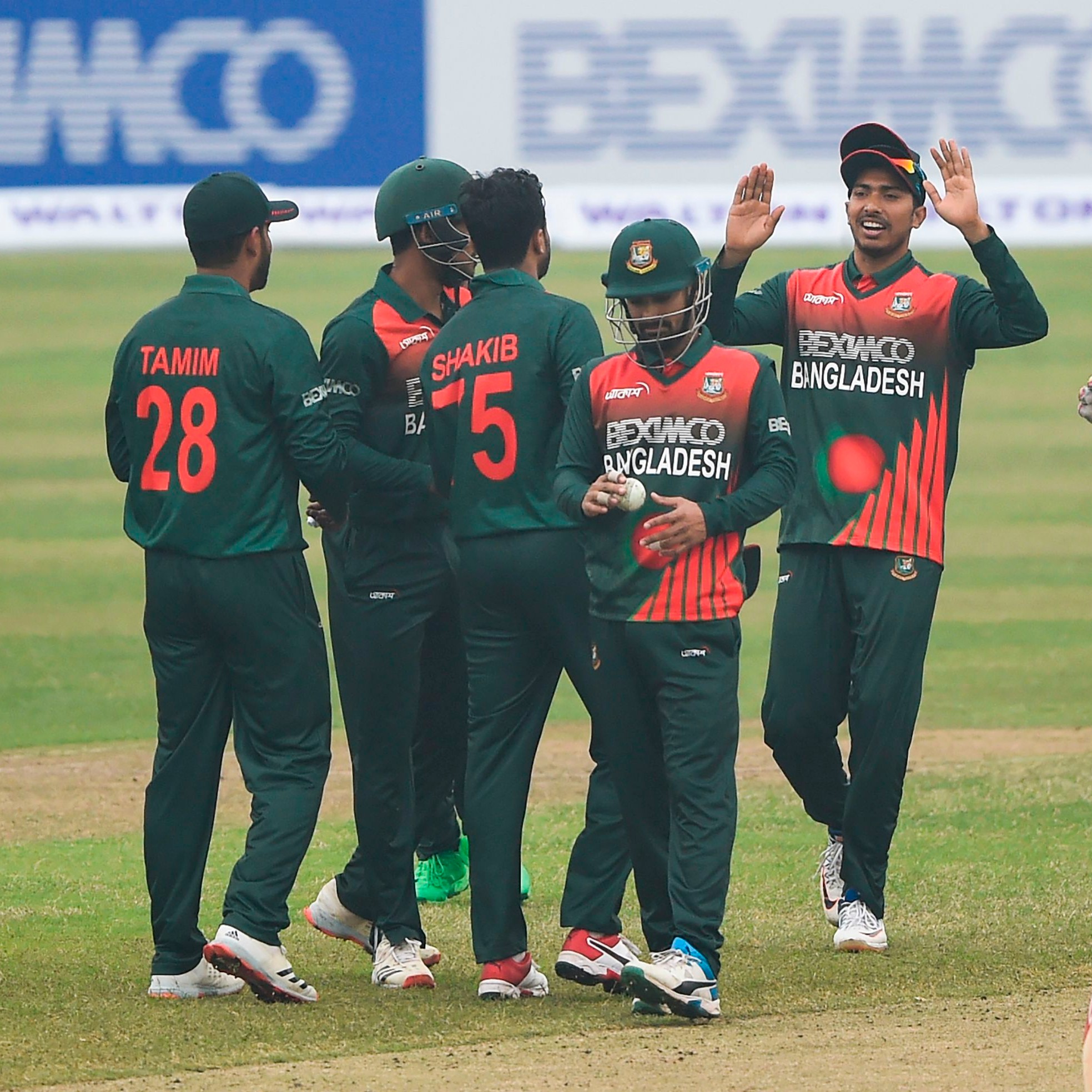 টস হেরে ফিল্ডিংয়ে বাংলাদেশ