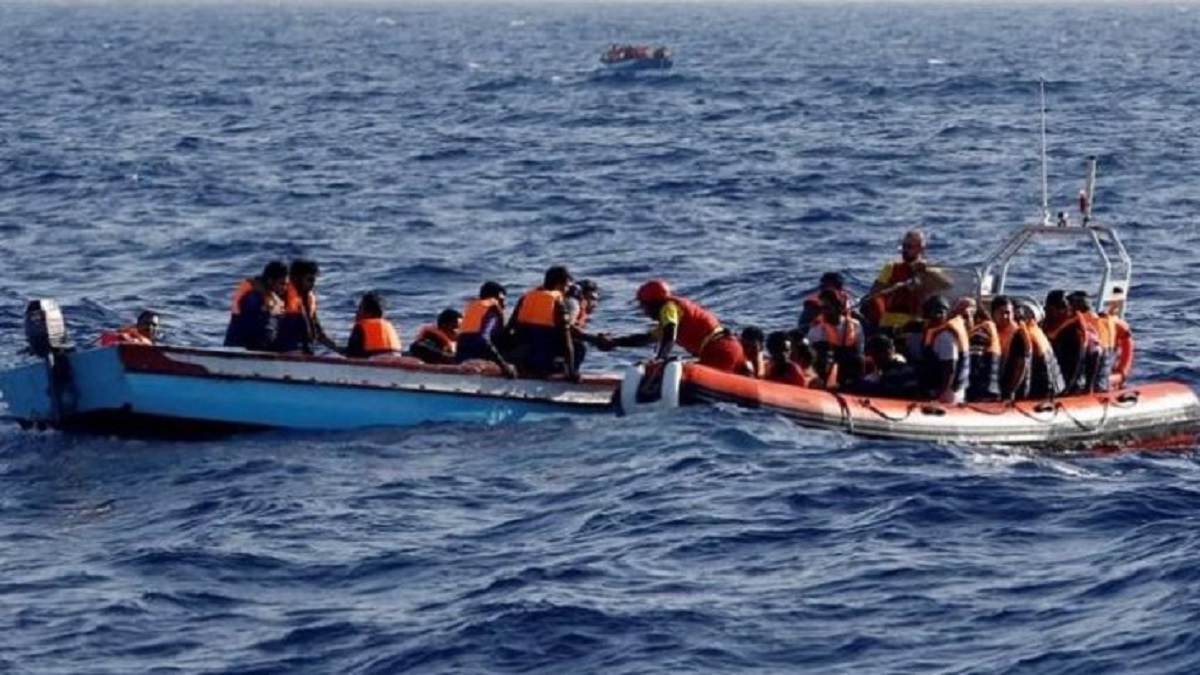 লিবিয়া উপকূল থেকে ৩৭৪ অভিবাসন প্রত্যাশীকে উদ্ধার