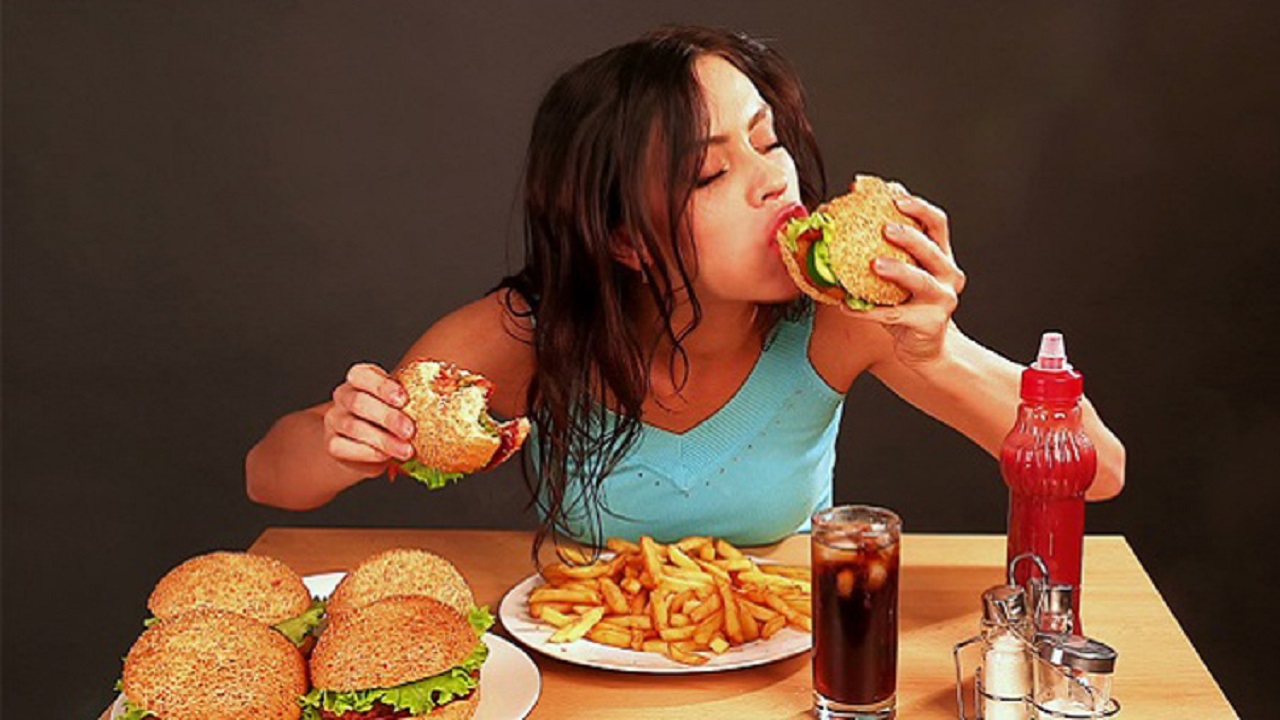 ওজন কমাতে রাতে বাদ দিন এই খাবারগুলো ওজন কমাতে রাতে বাদ দিন এই খাবারগুলো