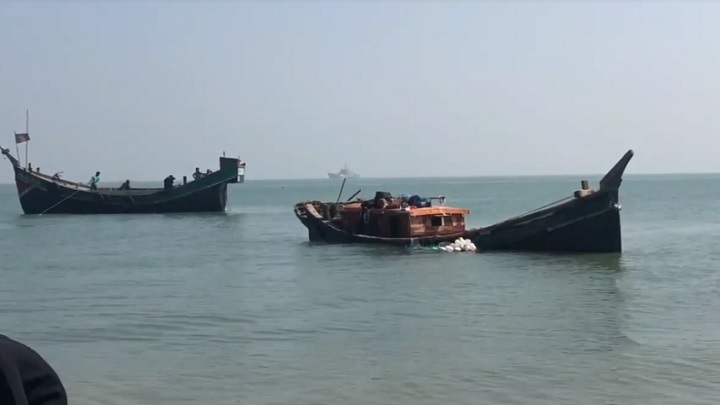 বঙ্গোপসাগরে ফিশিং ট্রলার ডুবিতে ৪ মরদেহ উদ্ধার, নিখোঁজ-৬