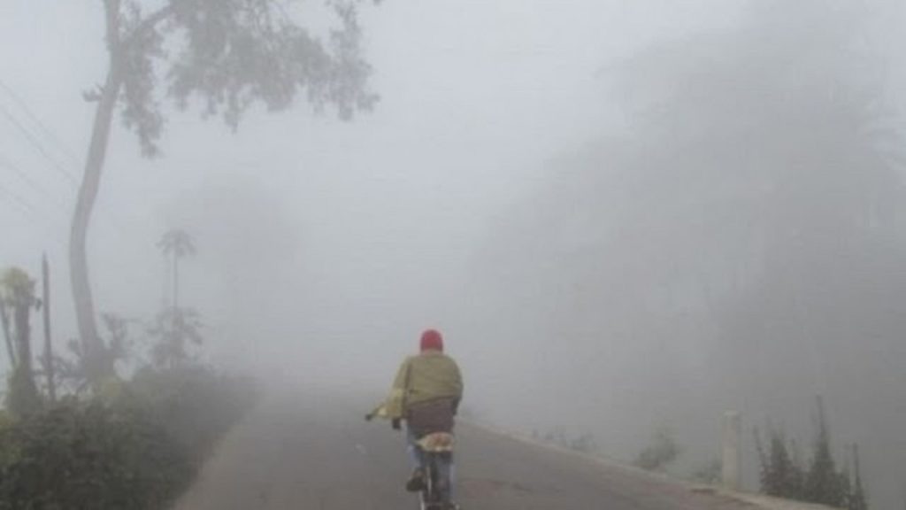 শীতের তীব্রতায় বিপর্যস্ত জনজীবন