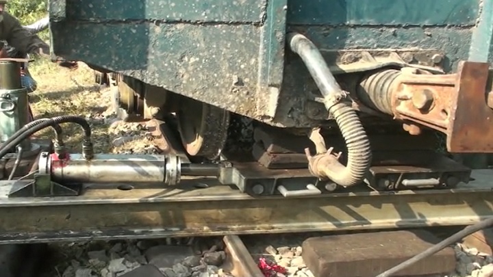 ভৈরব-ময়মনসিংহ রেলপথে মালগাড়ির চাকা লাইনচ্যুত