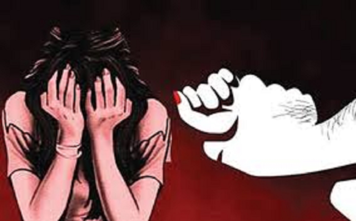 নাটোরে গৃহবধূকে ধর্ষণ ও ভিডিও ধারণের অভিযোগে গ্রেফতার ২