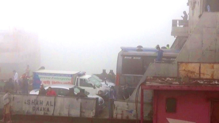 দৌলতদিয়া-পাটুরিয়া নৌরুটে ফেরি চলাচল শুরু