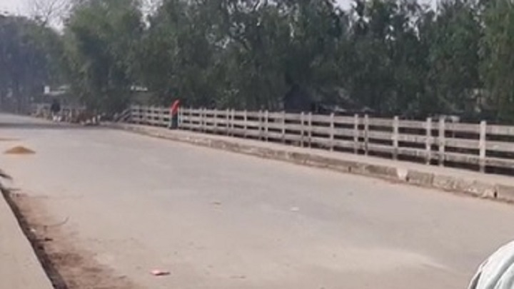 ব্রিজ থেকে ১৫ মাসের সন্তানকে পানিতে ছুঁড়ে ফেললেন মা