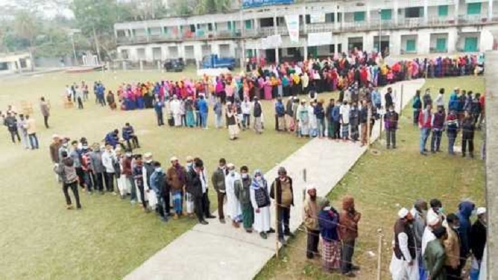 বিচ্ছিন্ন সহিংসতায় শেষ হল ২৯ পৌরসভায় ভোটগ্রহণ