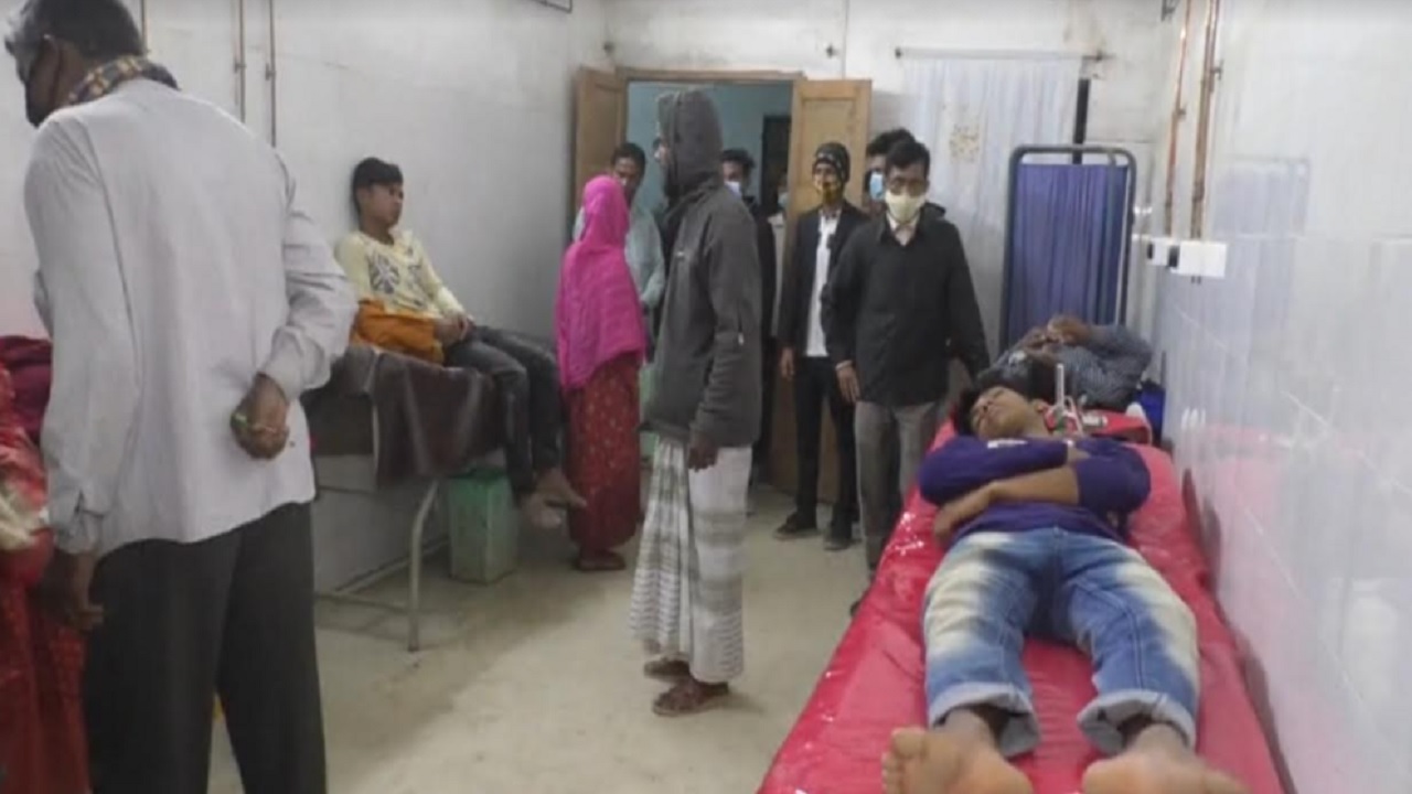 নলকূপের পানি পানে একই পরিবারের ৬ জন হাসপাতালে নলকূপের পানি পানে একই পরিবারের ৬ জন হাসপাতালে