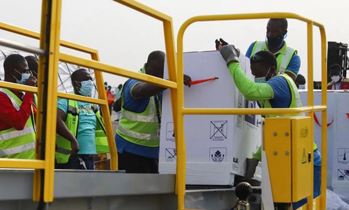 কোভ্যাক্সের টিকার প্রথম চালান পেলো ঘানা