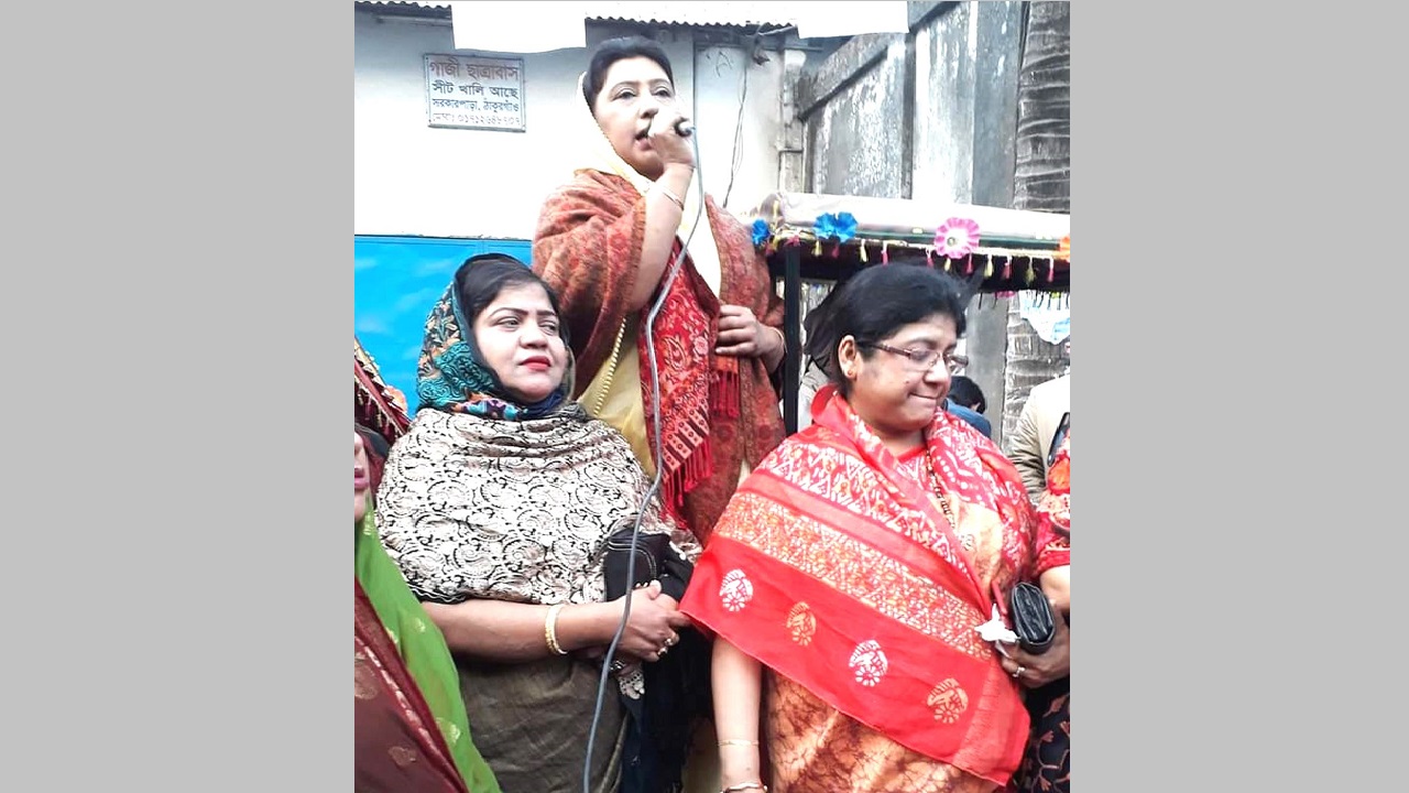 নৌকায় না দিলে ভোটারদের ঠাকুরগাঁও ছাড়ার হুমকি আ’লীগ নেত্রীর
