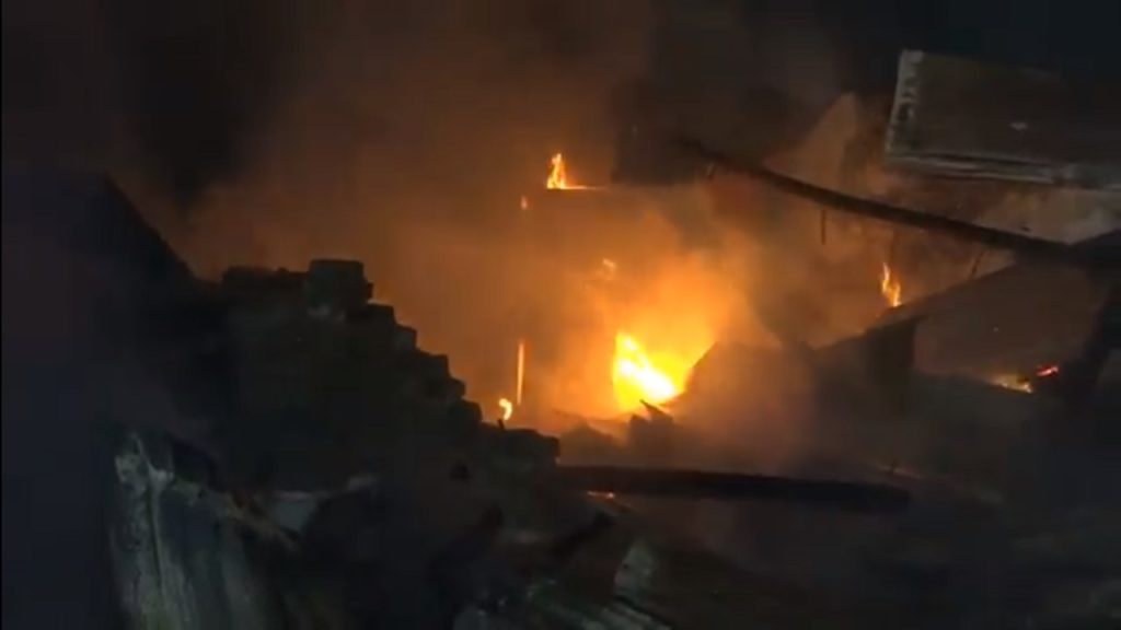 যশোর কেন্দ্রীয় কারাগারের স্টাফ কোর্য়াটারে অগ্নিকাণ্ড