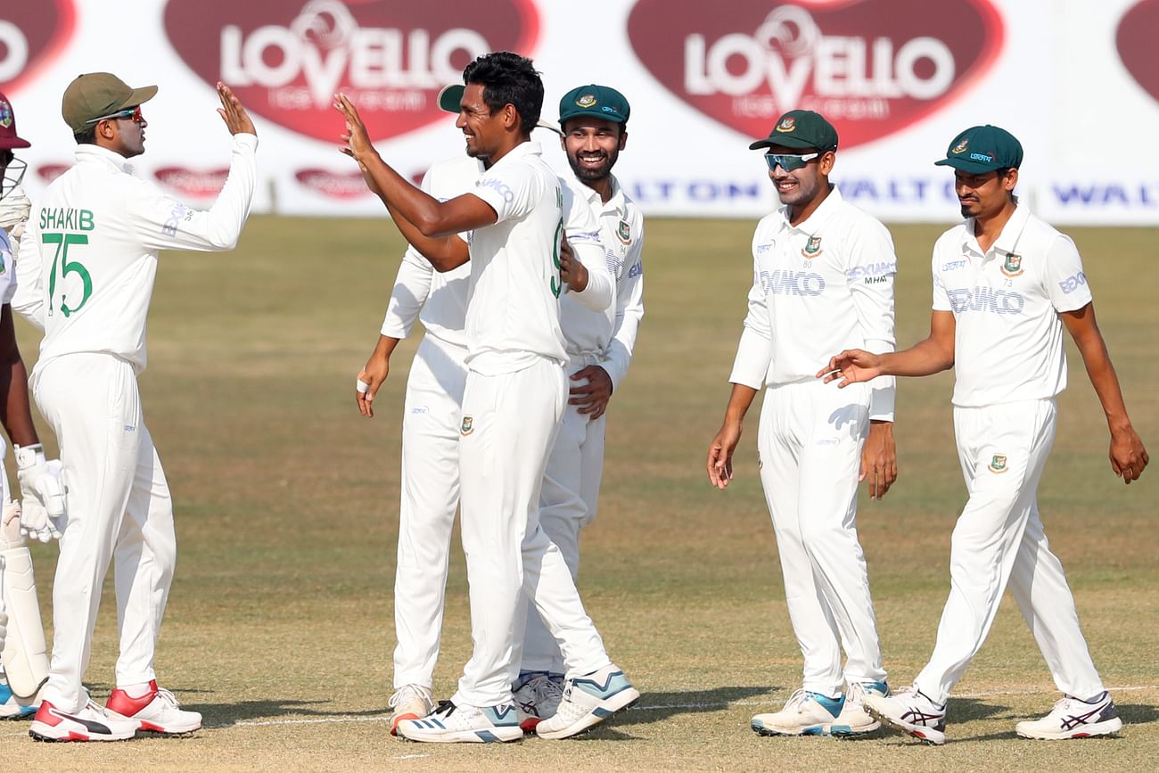 মোস্তাফিজের জোড়া আঘাতে দারুণ শুরু টাইগারদের