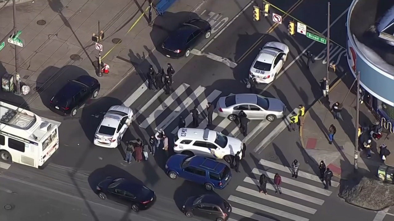 যুক্তরাষ্ট্রের ফিলাডেলফিয়ায় বাস-সাবওয়ে স্টেশনে গোলাগুলিতে আহত ৮ যুক্তরাষ্ট্রের ফিলাডেলফিয়ায় বাস-সাবওয়ে স্টেশনে গোলাগুলিতে আহত ৮