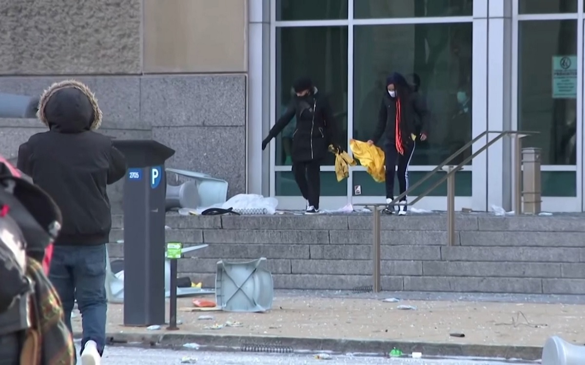 যুক্তরাষ্ট্রে অস্বাস্থ্যকর পরিবেশের প্রতিবাদে কারাগারে ভাঙচুর-অগ্নিসংযোগ