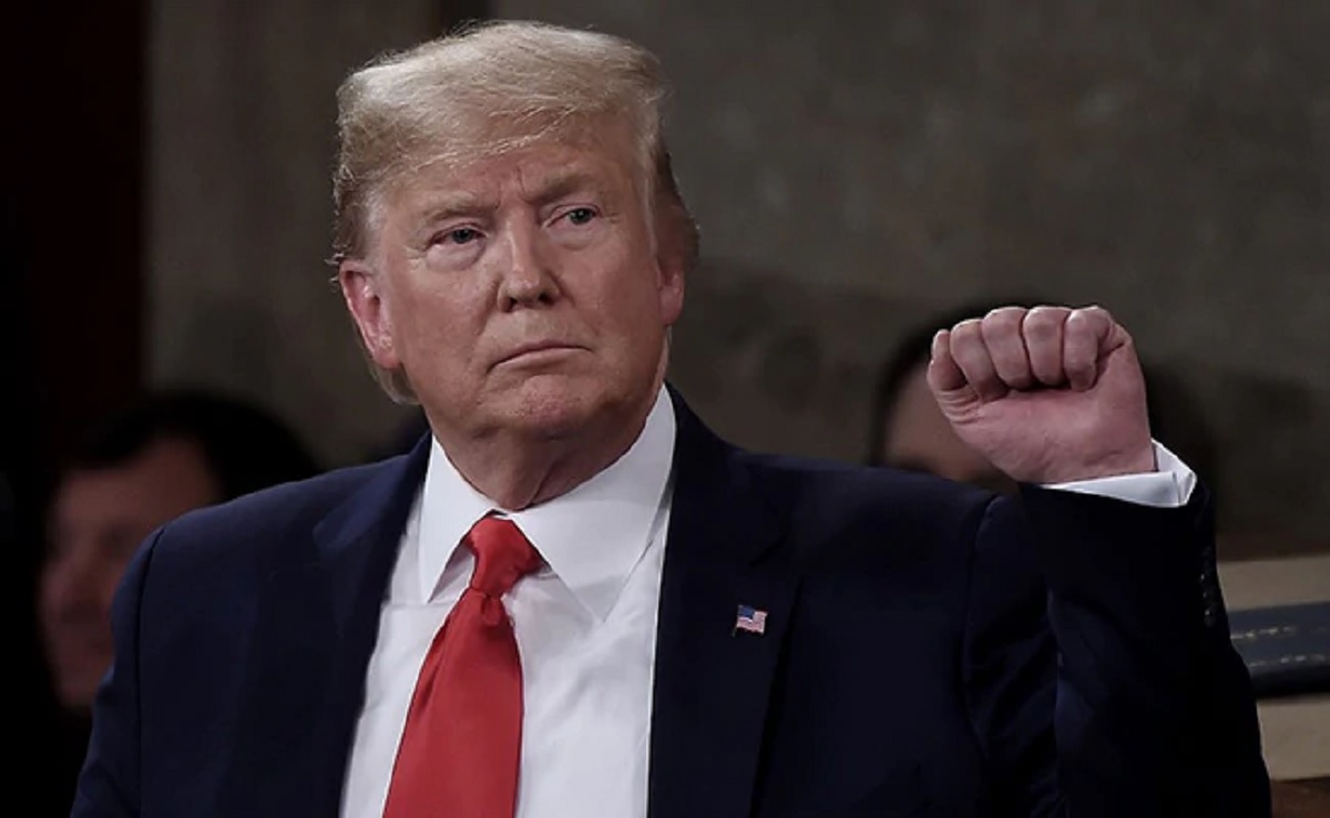 আবারও অভিশংসন বিচারে উৎরে গেলেন ট্রাম্প