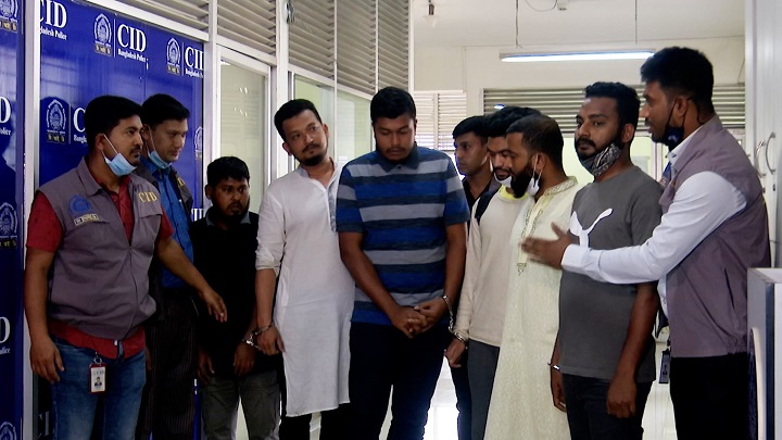 নিষিদ্ধ যৌন উদ্দীপক পণ্য বিক্রি চক্রের মূলহোতাসহ গ্রেফতার ৬