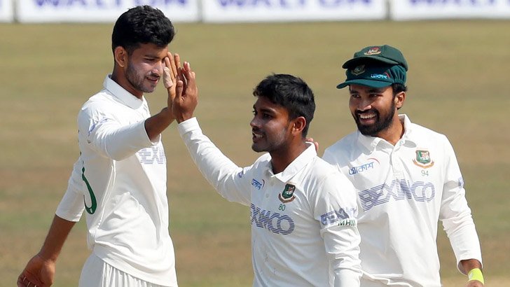 পাকা অলরাউন্ডার হয়ে উঠছেন মিরাজ