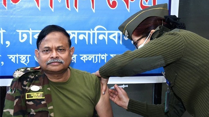 টিকা নিলেন সেনাপ্রধান