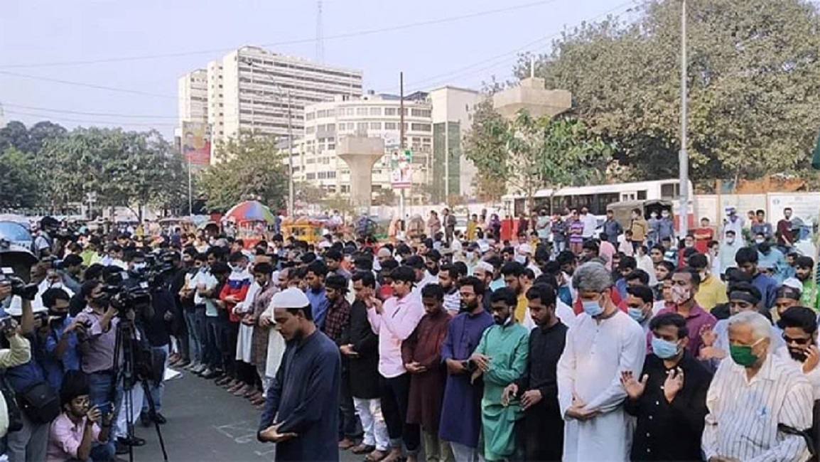 শাহবাগে লেখক মুশতাকের গায়েবানা জানাজা, জুতা হাতে বিক্ষোভ মিছিল