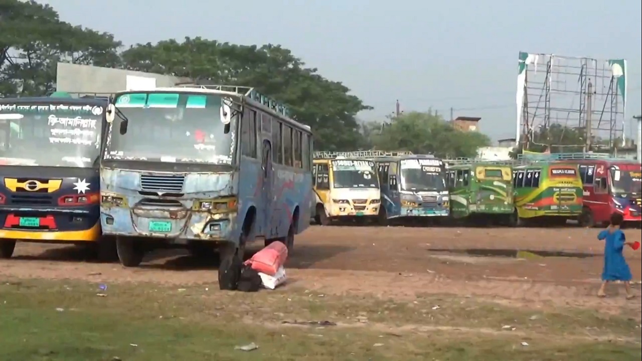 শ্রমিকদের মারধর: দ্বিতীয় দিনের মতো দক্ষিণাঞ্চলের ৭টি রুটে বাস চলাচল বন্ধ শ্রমিকদের মারধর: দ্বিতীয় দিনের মতো দক্ষিণাঞ্চলের ৭টি রুটে বাস চলাচল বন্ধ
