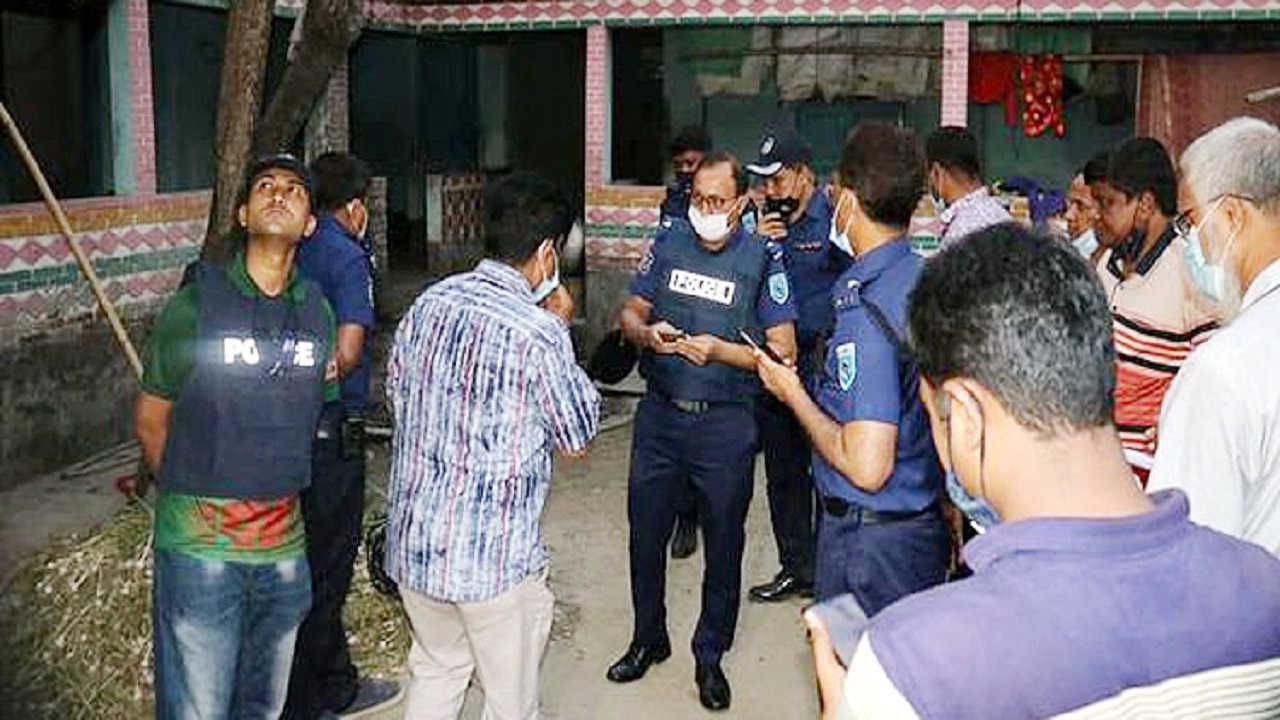 গোবিন্দগঞ্জে বাড়িতে বিস্ফোরণের ঘটনায় তিন জনের মৃত্যু গোবিন্দগঞ্জে বাড়িতে বিস্ফোরণের ঘটনায় তিন জনের মৃত্যু