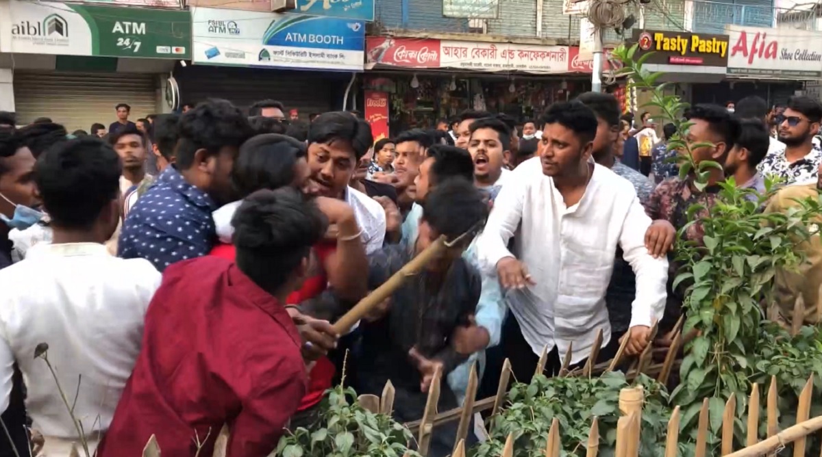 ছাত্রলীগের আনন্দ মিছিলেই দুই গ্রুপের মারামারি