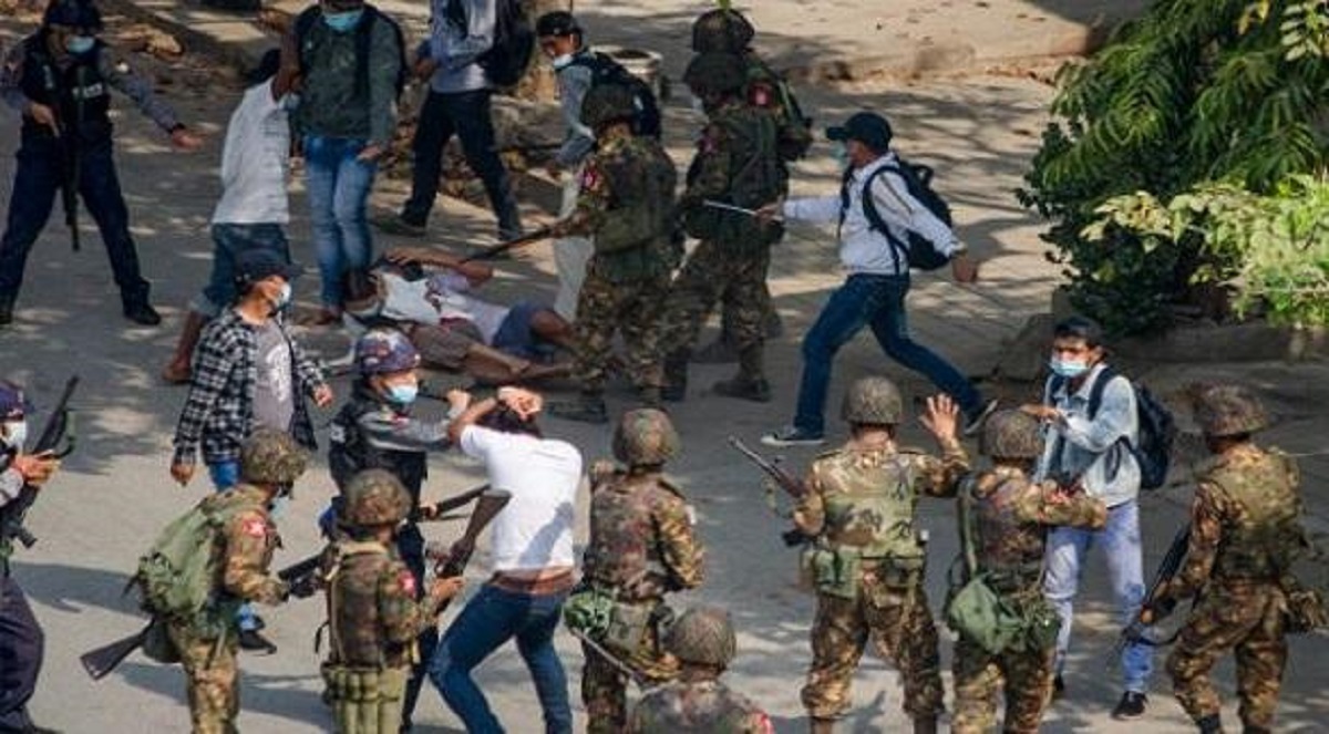 মিয়ানমারে সেনা নিপীড়নে ৭০ বেসামরিক নাগরিকের মৃত্যু