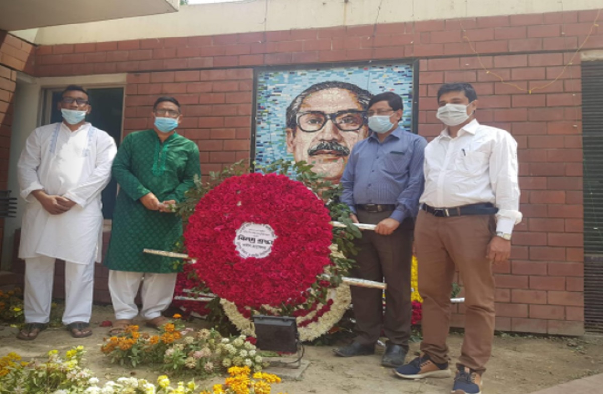 স্বাধীনতার সুবর্ণ জয়ন্তীতে চাঁবিপ্রবি উপাচার্যের শ্রদ্ধা নিবেদন