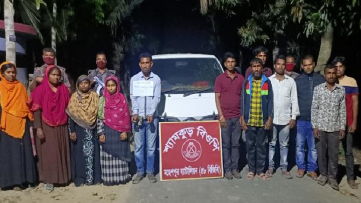 ঝিনাইদহ অবৈধভাবে সীমান্ত অতিক্রমকালে ১৫ বাংলাদেশি আটক