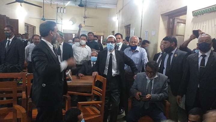 দিনাজপুরে আইনজীবীদের সংঘর্ষ-হাতাহাতিতে আহত ৭