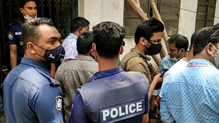 আশুলিয়ায় ডিশ ব্যবসায়ীকে কুপিয়ে হত্যা, সিসিটিভির হার্ডডিস্কও গায়েব