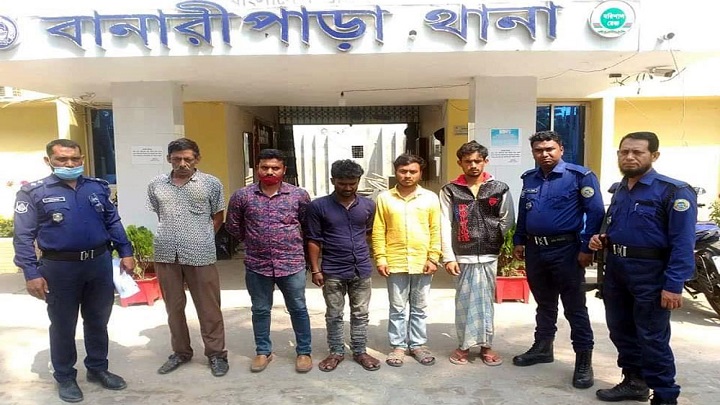 পরকীয়ায় ব্যর্থ হয়ে প্রধানমন্ত্রীর আশ্রয়ণ প্রকল্পে ভাঙচুর, গ্রেফতার ৫