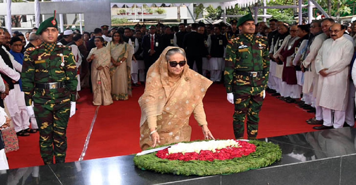 স্বাধীনতার সুবর্ণজয়ন্তীতে বঙ্গবন্ধুর প্রতিকৃতিতে শ্রদ্ধা জানিয়েছেন প্রধানমন্ত্রী