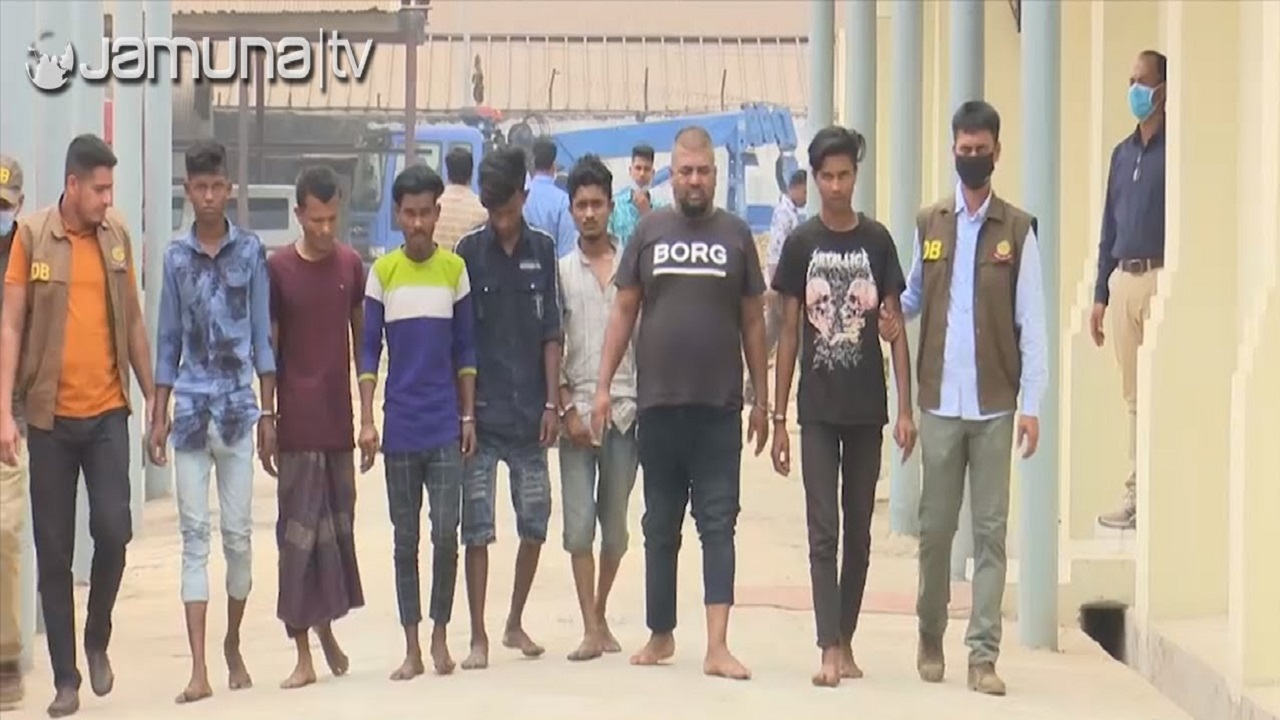 মোবাইল কেড়ে নিয়ে এলোপাতাড়ি ছুরিকাঘাতের ঘটনায় আটক ৭ মোবাইল কেড়ে নিয়ে এলোপাতাড়ি ছুরিকাঘাতের ঘটনায় আটক ৭