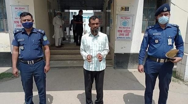 যৌতুকের মামলা তুলে না নেয়ায় গৃহবধূকে প্রকাশ্যে মারধর: স্বামীর ১ দিনের রিমান্ড মঞ্জুর যৌতুকের মামলা তুলে না নেয়ায় গৃহবধূকে প্রকাশ্যে মারধর: স্বামীর ১ দিনের রিমান্ড মঞ্জুর