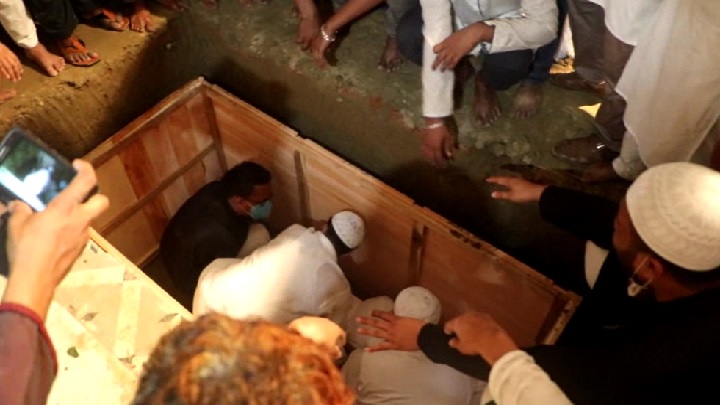 মওদুদ আহমদের দাফন সম্পন্ন