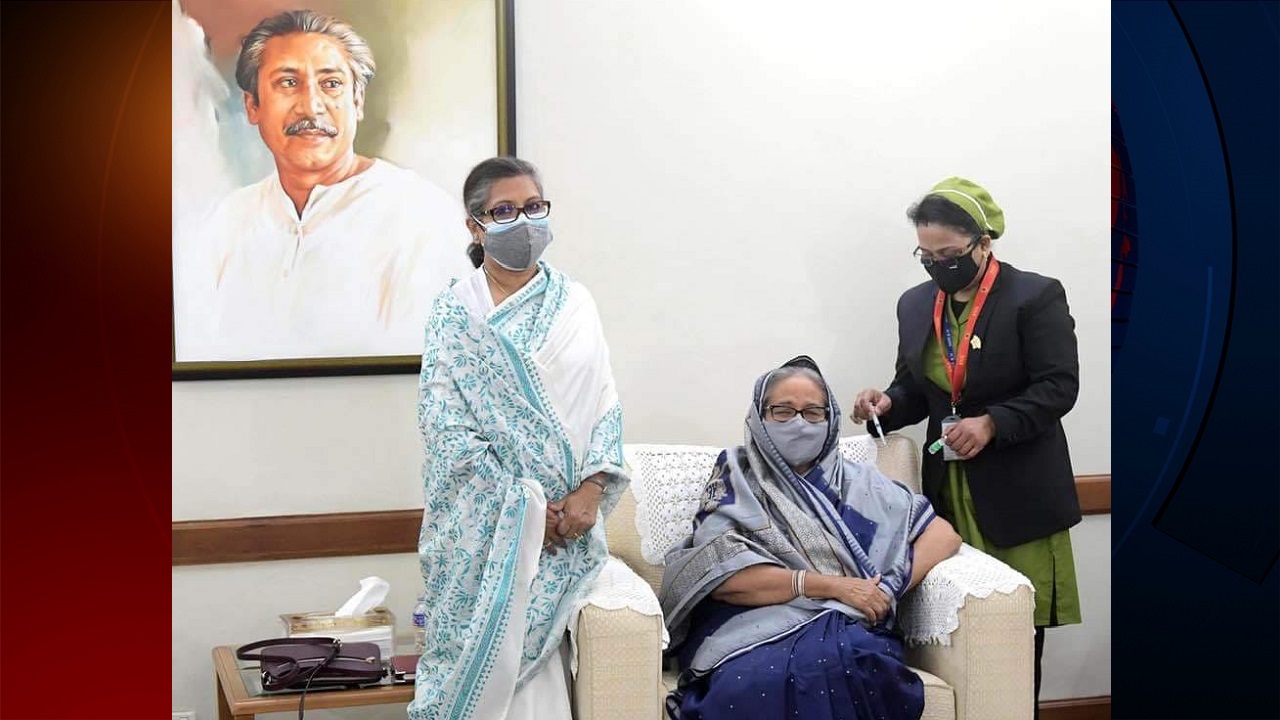 টিকা নিলেন প্রধানমন্ত্রী