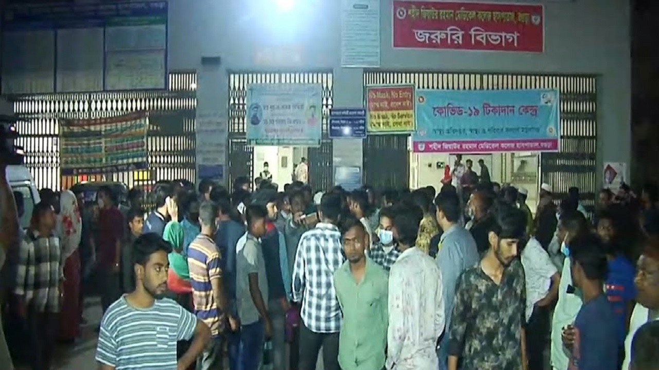 বগুড়ায় ছাত্রলীগের দু’পক্ষের সংঘর্ষে আহত ৫ বগুড়ায় ছাত্রলীগের দু'পক্ষের সংঘর্ষে আহত ৫