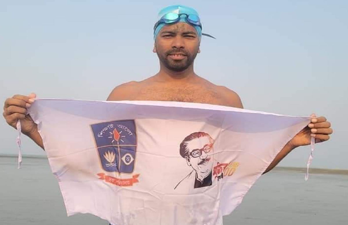 ইতিহাসে প্রথম বাংলা চ্যানেল ডাবলক্রস করলো ঢাবির রাসেল