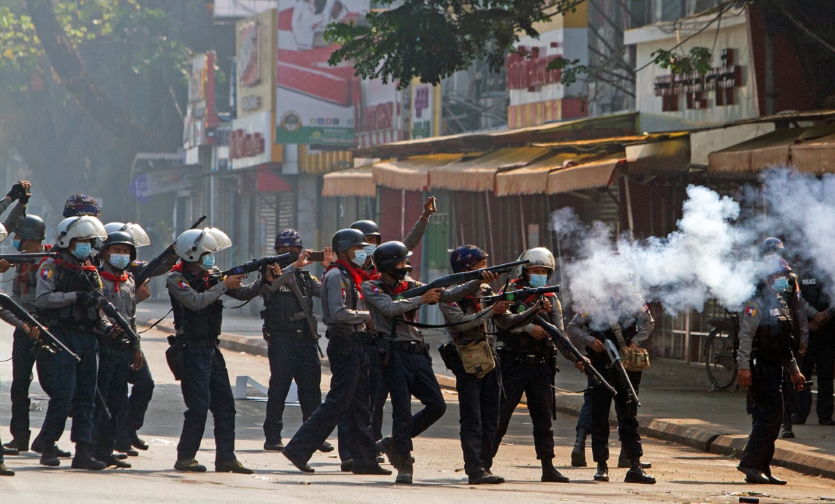 মিয়ানমারে সেনা অভ্যুত্থানের পর থেকে সহিংসতায় নিহত অন্তত ৫৫৭ জন