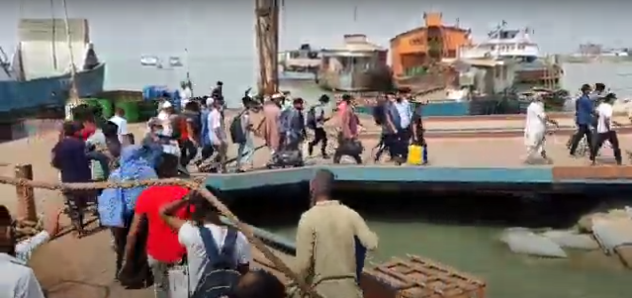 শিমুলিয়া-বাংলাবাজার নৌরুটে যাত্রীচাপ কম