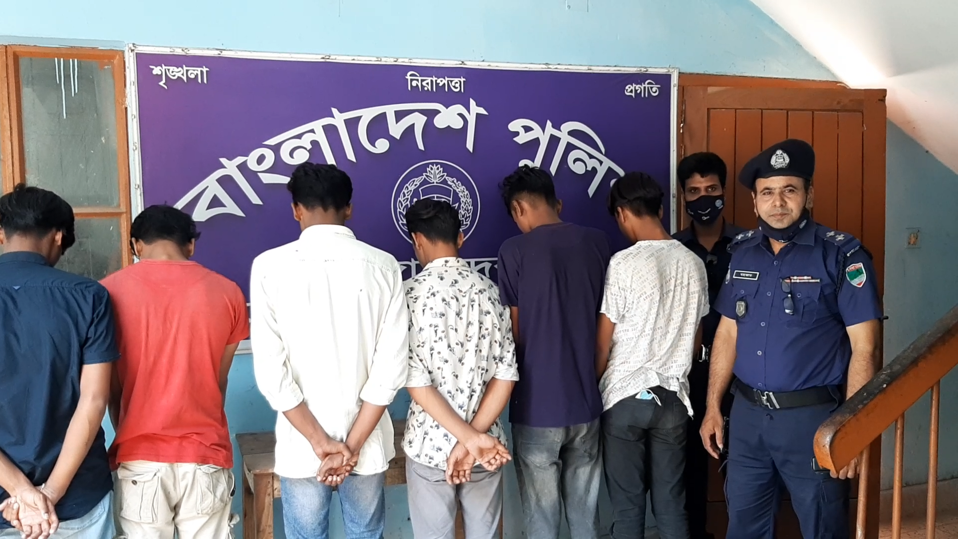 ধর্ষণের পর নগ্ন ছবি তুলে ব্ল্যাকমেইল; ৬ কিশোর আটক