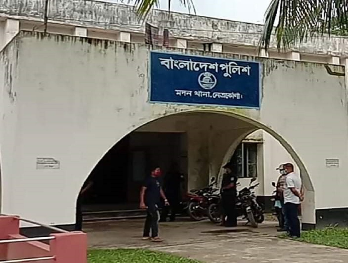 প্রতিবেশীর ধর্ষণে অন্তঃসত্ত্বা কিশোরী, থানায় মামলা